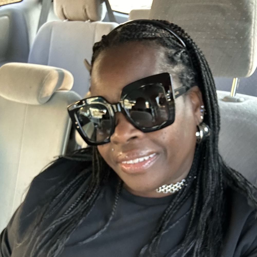 Meet your Posher, Regina